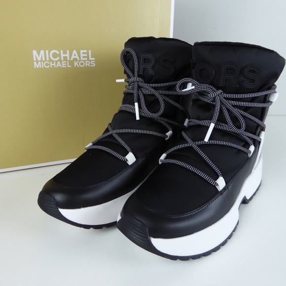 Michael Kors Cassia Leather Bootie Boots Black NIB - Picture 3 of 7